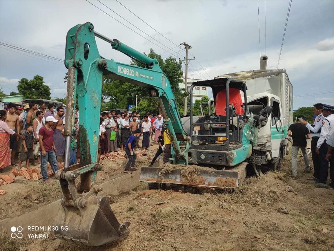 စစ်ကိုင်းတွင် ဘက်ဟိုးယာဉ်ကို ကုန်တင်ယာဉ်ဝင်တိုက်၊ စည်ပင်နေ့စား ဝန်ထမ်း ၁ ဦးသေဆုံး