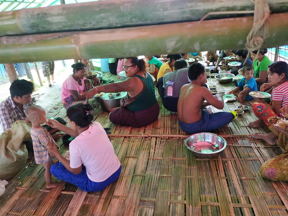 ရခိုင်တွင် စစ်ဘေးဒုက္ခသည် ၂ သိန်းခန့် ရှိလာသဖြင့် စားဝတ်နေရေးအခက်ကြုံ
