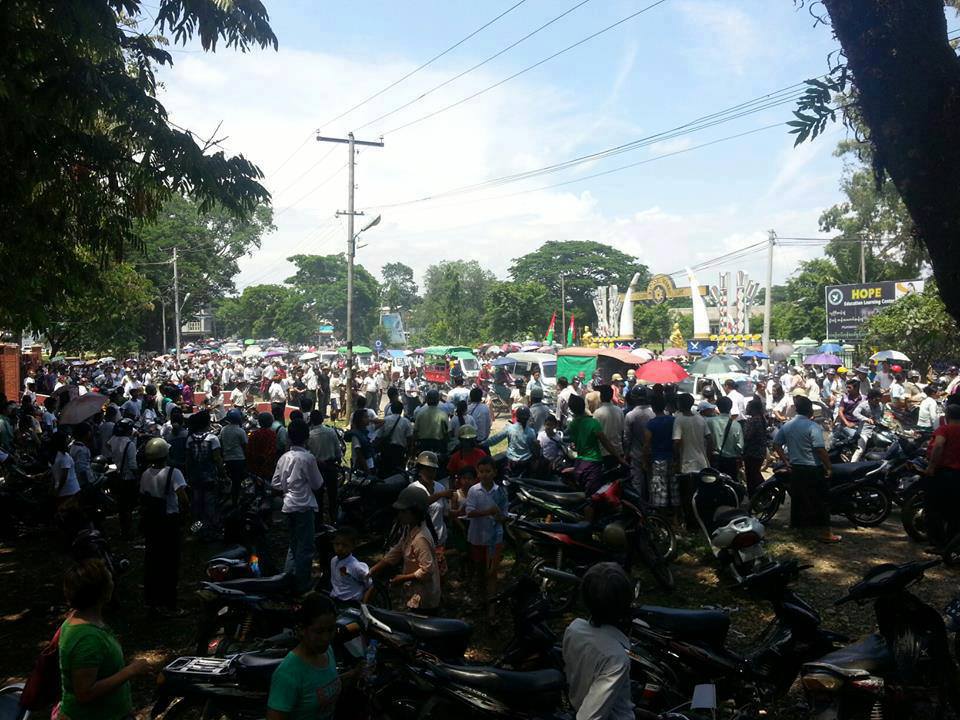 ျမစ္ၾကီးနားေရာက္ ေကအိုင္အိုကို ျပည္သူမ်ား ေသာင္းခ်ီၾကိုဆို