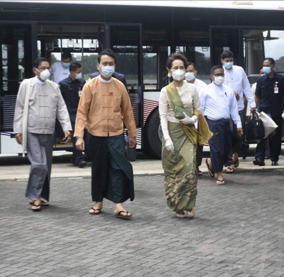 အာဇာနည်နေ့အခမ်းအနားတက်ရန် နိုင်ငံတော်အတိုင်ပင်ခံပုဂ္ဂိုလ် ရန်ကုန်ရောက်