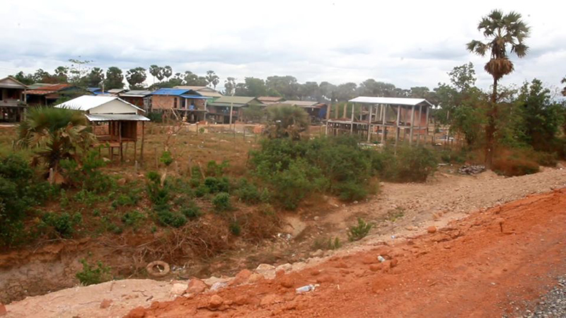 ကျုံဒိုးမြို့ရှိ စွန့်လွှတ်လယ်မြေပေါ် နေအိမ်ဆောက်လုပ်ခွင့်ပြုသဖြင့် မူလပိုင်ရှင်များ တိုင်ကြား