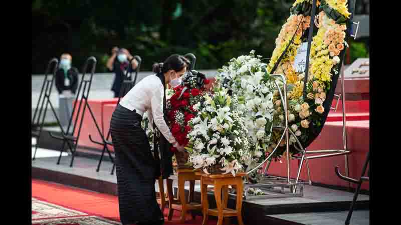 အာဇာနည်နေ့အခမ်းအနား သမ္မတ၊ ဒေါ်အောင်ဆန်းစုကြည်နှင့်ကာချုပ်တို့ တက်ရောက် (ဓာတ်ပုံ)