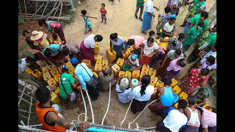 အာဇာနည်နေ့ အထိမ်းအမှတ် သောက်ရေသန့် နှင့် ပျိုးပင်များ စိုက်ပျိုး လှူဒါန်း (ဓာတ်ပုံ)
