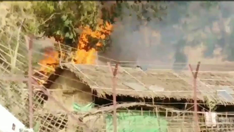 ရခိုင်ပြည်နယ်တွင် ရုပ်သိမ်းသွားသည့် နယ်ခြားစောင့်စခန်း ၂ ခု မီးလောင်၊ ဒေသခံများ စိုးရိမ်