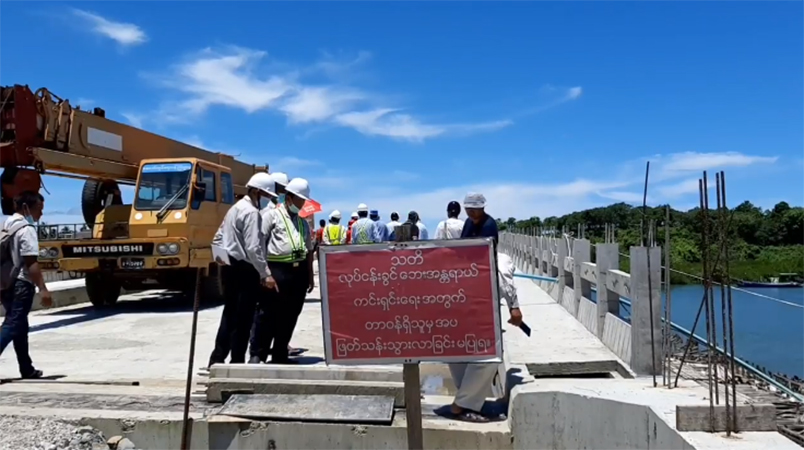 ဧရာဝတီတိုင်းနှင့် ရခိုင်ပြည်နယ်ကို ချိတ်ဆက်မည့် မကျီးဇင်တံတား ၉၅ ရာခိုင်နှုန်း ပြီးစီး