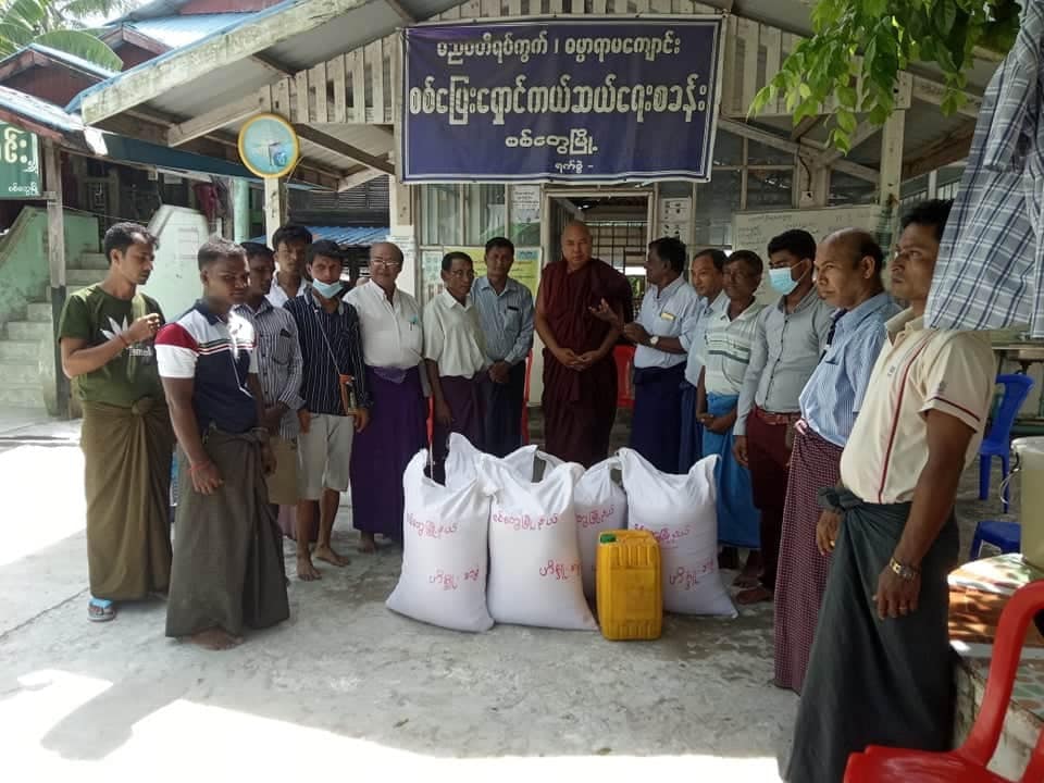 စစ်တွေမြို့ရှိ ဒုက္ခသည်စခန်း ၆ ခုကို ဟိန္ဒူဘာသာရေးအဖွဲ့က စားနပ်ရိက္ခာလှူဒါန်း
