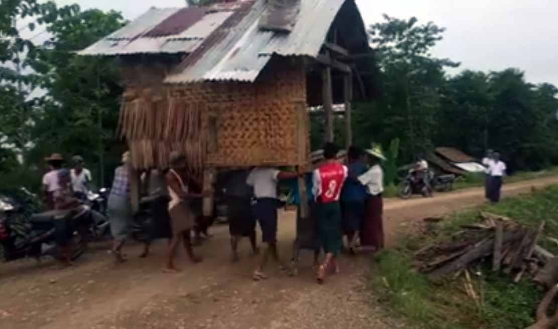 ဟင်္သာတမြို့နယ်တွင် မြစ်ကမ်းပါးပြိုကျပြီး လူနေအိမ်များပြောင်းရွှေ့