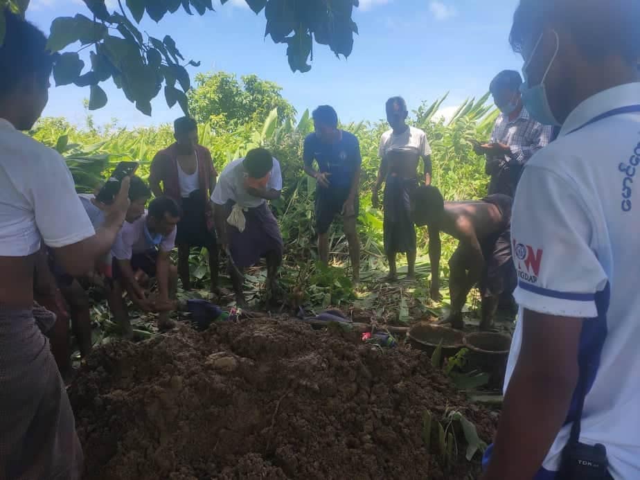 သေနတ်ဖြင့်ပစ်သတ်ခံရသည့် ချိန်ခါလီရွာသားအလောင်း  အိမ်သာတွင်းထဲပြန်တွေ့ 