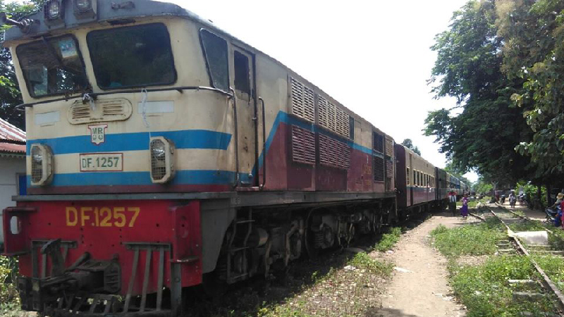 ကြည့်မြင်တိုင် - သာရဝေါ လူစီးအမြန်ရထား ပြန်လည်ပြေးဆွဲ