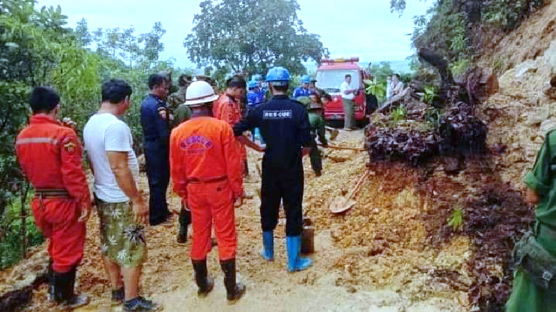 သထုံတွင် မိုးသည်းထန်စွာ ရွာသွန်းမှုကြောင့် ရေကြီးရေလျှံ၊ မြေပြိုမှုများဖြစ်