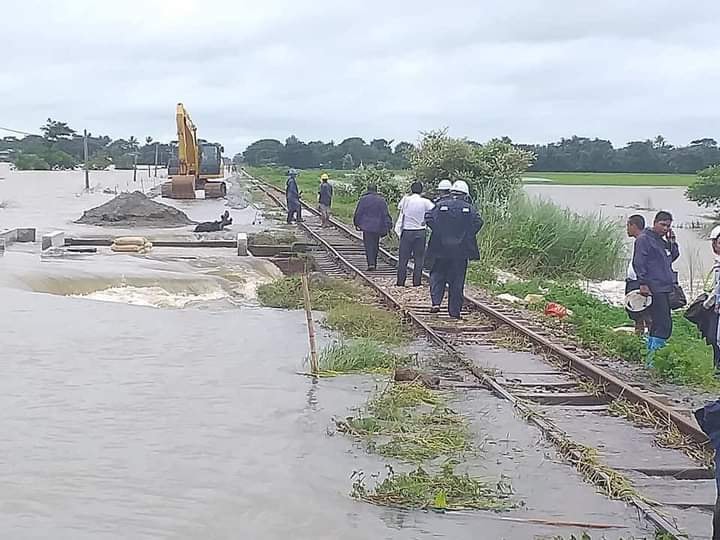 ညောင်လေးပင်မြို့နယ်၌ မီးရထားလမ်းရေကျော်သဖြင့် ရန်ကုန်-မန္တလေးရထားခရီးစဉ် ယာယီပိတ်