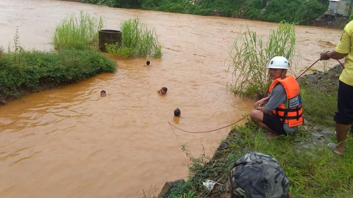 ဖားကန့်တွင် ရေကြီးရေလျှံပြီး မိန်းကလေးငယ် ၁ ဦး ရေထဲမျောပါပျောက်ဆုံးနေ