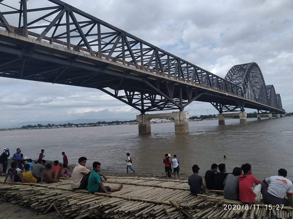 ဧရာဝတီတံတား (ရတနာပုံ) ပေါ်က အမျိုးသား ၁ ဦး ခုန်ချ