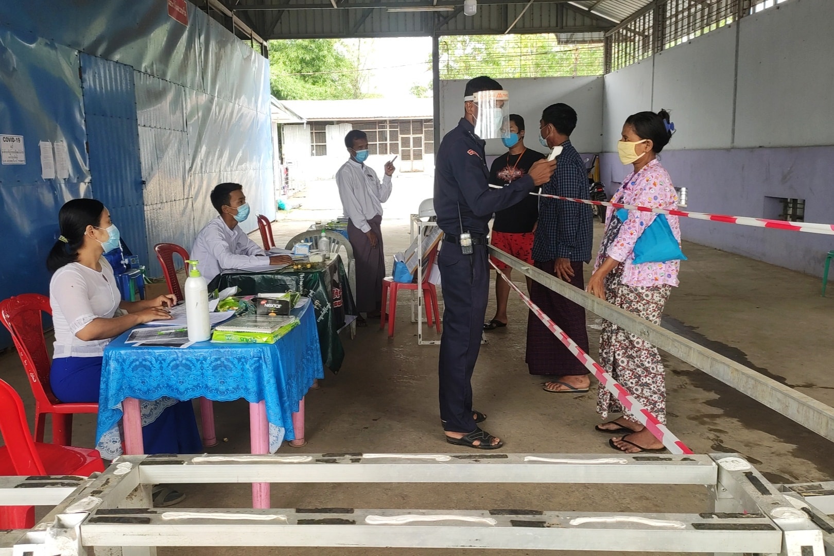 ဧရာဝတီတိုင်းတွင် ကိုဗစ်-၁၉ ကျန်းမာရေးစစ်ဆေးရေးဂိတ်များအားလုံး ပိတ်သိမ်း