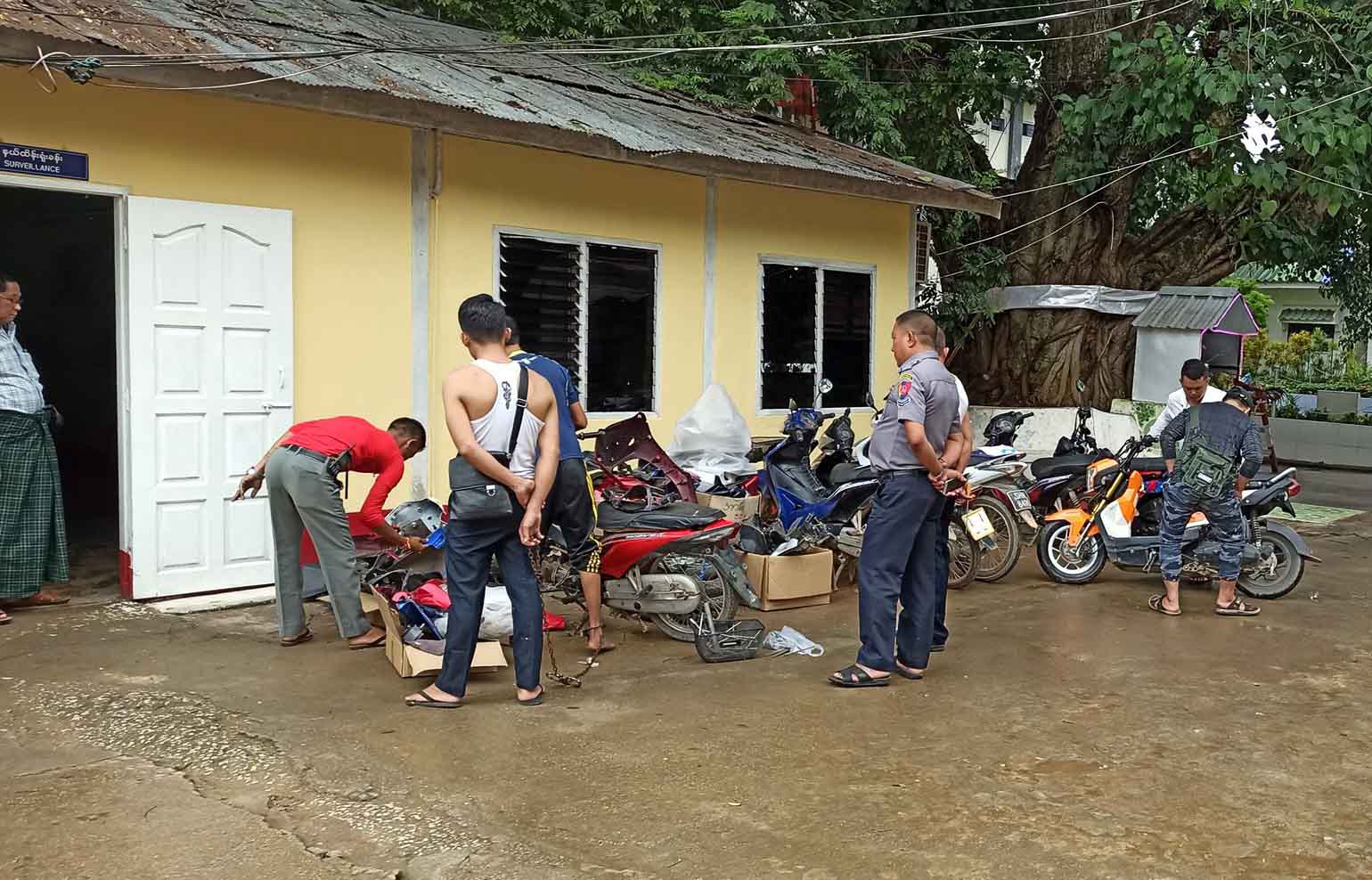 တာချီလိတ်တွင် ဂိုဏ်းဖွဲ့ပြီး ညဘက်ဆိုင်ကယ်လိုက်ခိုးနေသူများကို ဖမ်းမိ