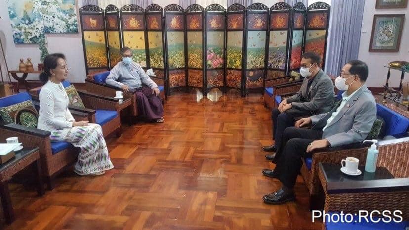 နိုင်ငံတော်အတိုင်ပင်ခံပုဂ္ဂိုလ်နှင့် RCSS ဥက္ကဋ္ဌ ဗိုလ်ချုပ်ကြီး ယွက်ဆစ်တို့  သီးသန့်တွေ့ဆုံ