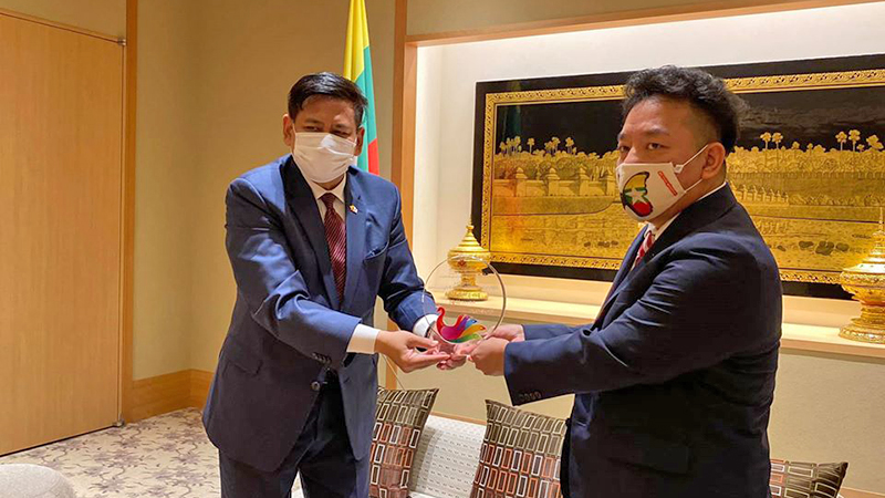 Mask ချုပ်ပြိုင်ပွဲ ပထမဆုရသူကို တိုကျို မြန်မာသံရုံးတွင် ဆုချီးမြှင့်