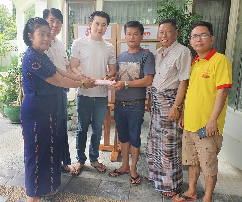 မင်းသားနေတိုးက သက်ကြီးလူရွှင်တော်များအတွက် ငွေကျပ် ၁၀ သိန်း လှူဒါန်း