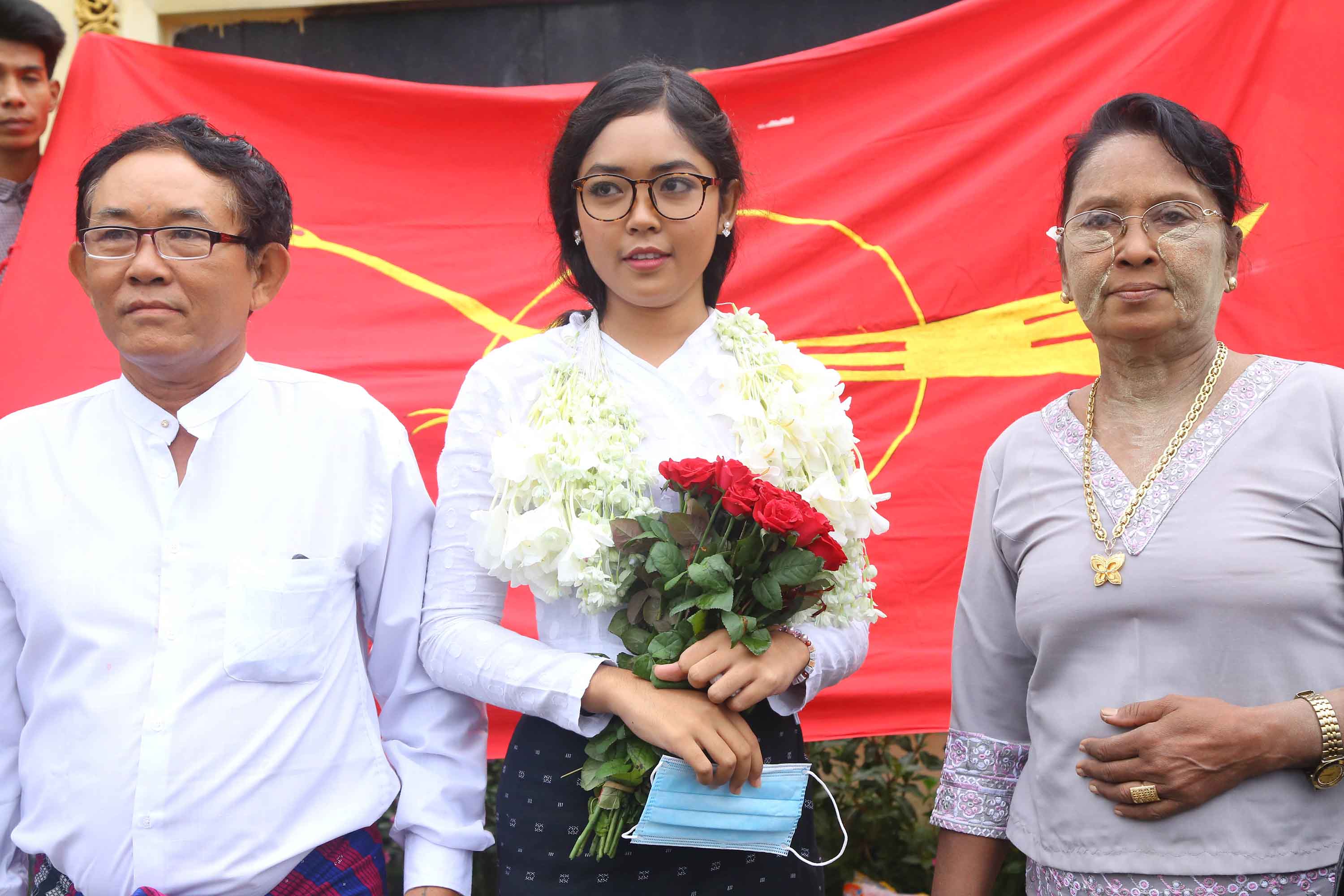 ဒေါင်းတို့မျိုးဆက်သံချပ်အဖွဲ့ဝင် ၁ ဦး အင်းစိန်ထောင်မှပြန်လွတ် 