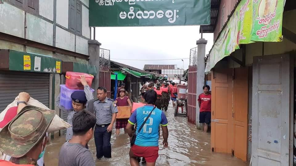 ချင်းတွင်းမြစ်ရေ ဝင်ရောက်လာသဖြင့် ခန္တီးမြို့မ မင်္ဂလာစျေး ပြောင်းရွှေ့