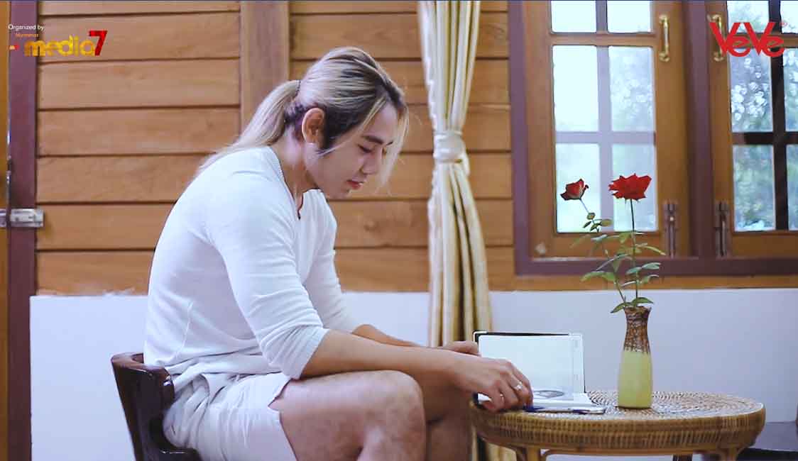 နှုတ်ခမ်းနီမလေးတို့ အသည်းစွဲ မြန်မာအိုင်ဒေါစတား နေလင်းကျော်သီချင်းသစ်-“မင်းနဲ့နီးဖို့”(ရုပ်သံ)
