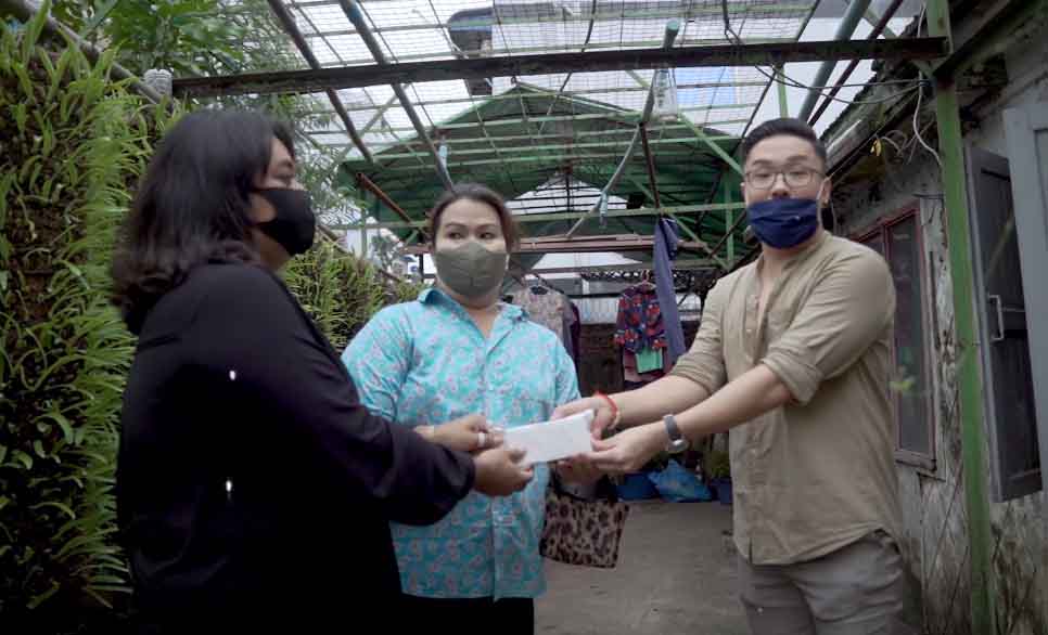 အဆင်မပြေသည့် သက်ကြီး LGBT အလှဖန်တီးရှင်များကို ငွေကြေးလှူဒါန်းခဲ့သည့် အဆိုတော် Ar-T