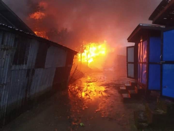 စစ်တွေမြို့ အုန်းတောကြီး​ စစ်ဘေးရှောင်စခန် းမီးလောင်၊  ကလေးငယ် ၁ ဦး သေဆုံး