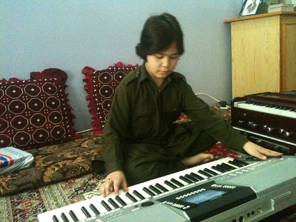 အနွိမ္ခံ တုိင္းရင္းသားေတြရဲ့ ဂီတ