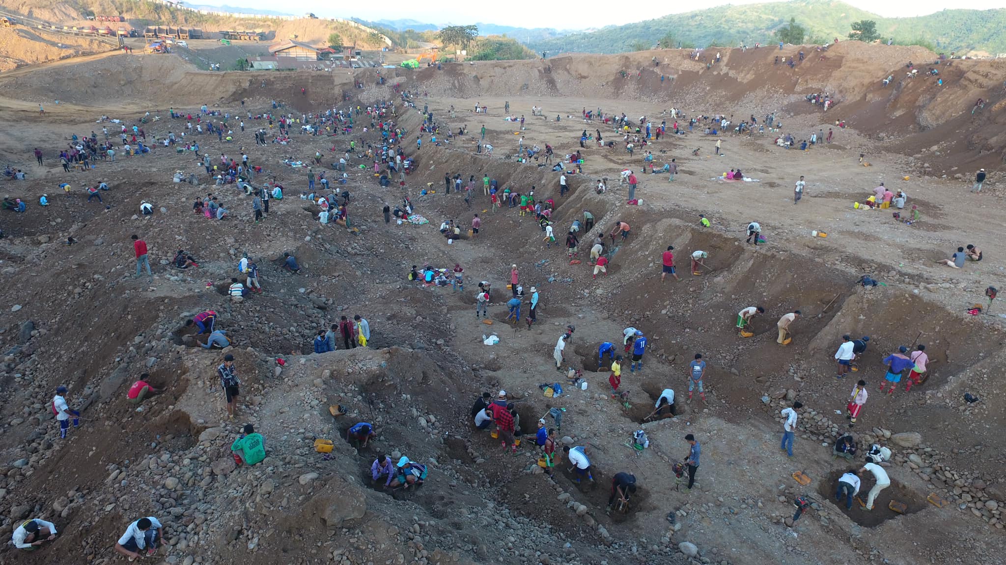 ဖားကန့်တွင် လက်လုပ်လက်စားကျောက်မျက်လုပ်ကွက်များ  ဒုတိယအကြိမ်ချပေး