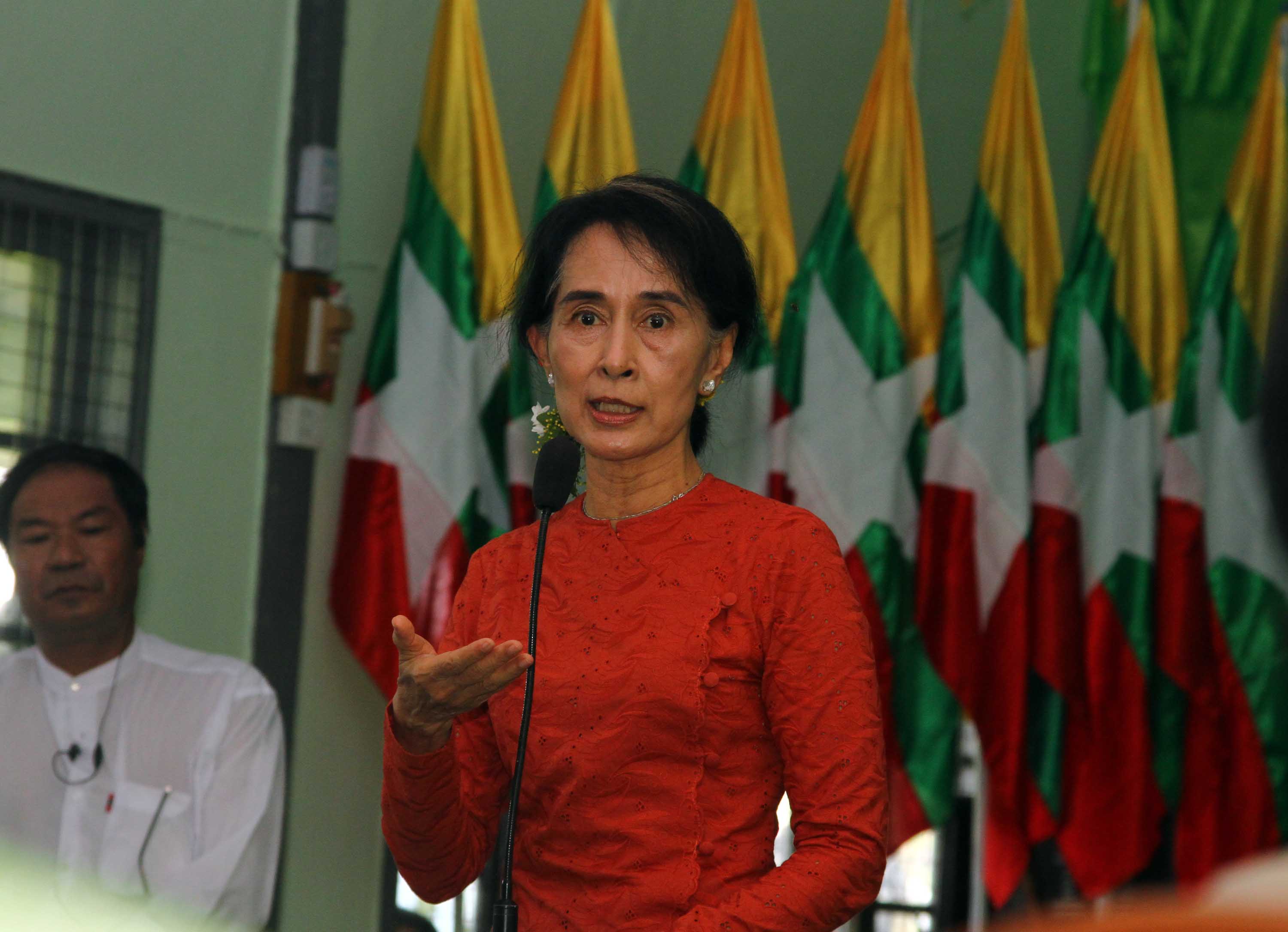 ေက်ာင္းသားဗဟိုျပုပညာေရးစနစ္ ေဒၚေအာင္ဆန္းစုၾကည္ ေဆြးေနြး