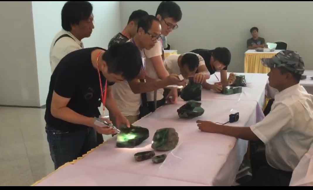 ကိုဗစ်ဒုတိယလှိုင်းကြောင့် ကျောက်စိမ်းစျေးမကျနိုင်ဟု ကျောက်မျက်အသင်းချုပ် ဒုဥက္ကဋ္ဌပြော