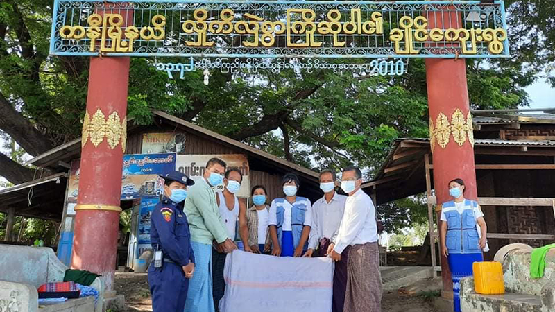 ကနီမြို့နယ်အတွင်း ရေတိုက်စားသည့် ကျေးရွာများကို ပီနံအိတ်ခွံ ၁၀၀၀ စီ ပေးအပ်