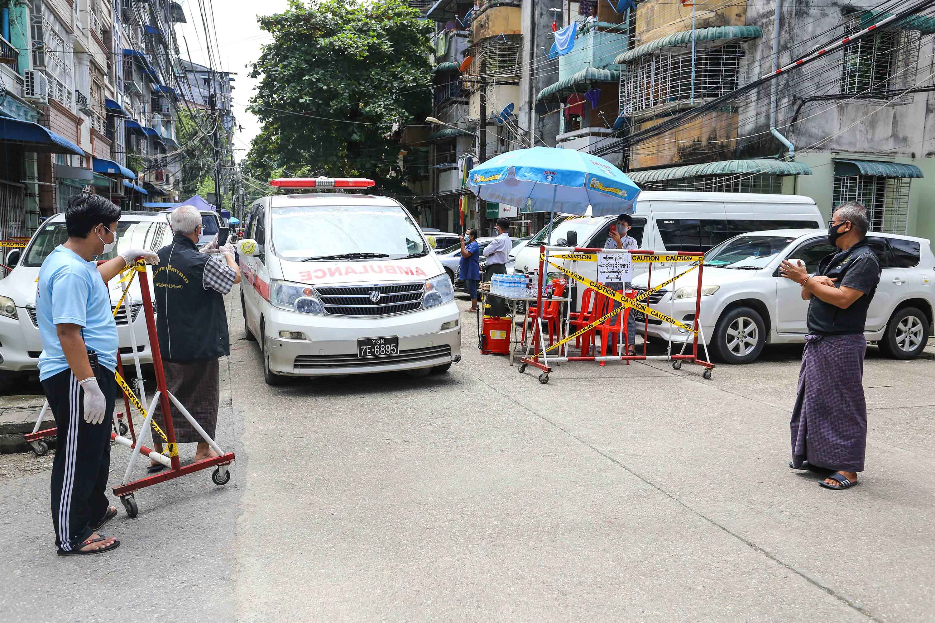 ကိုဗစ်လူနာအမှတ် ၉၂၉ ၏ မိသားစုဝင်များကို ကွာရန်တင်းစင်တာပို့ဆောင်