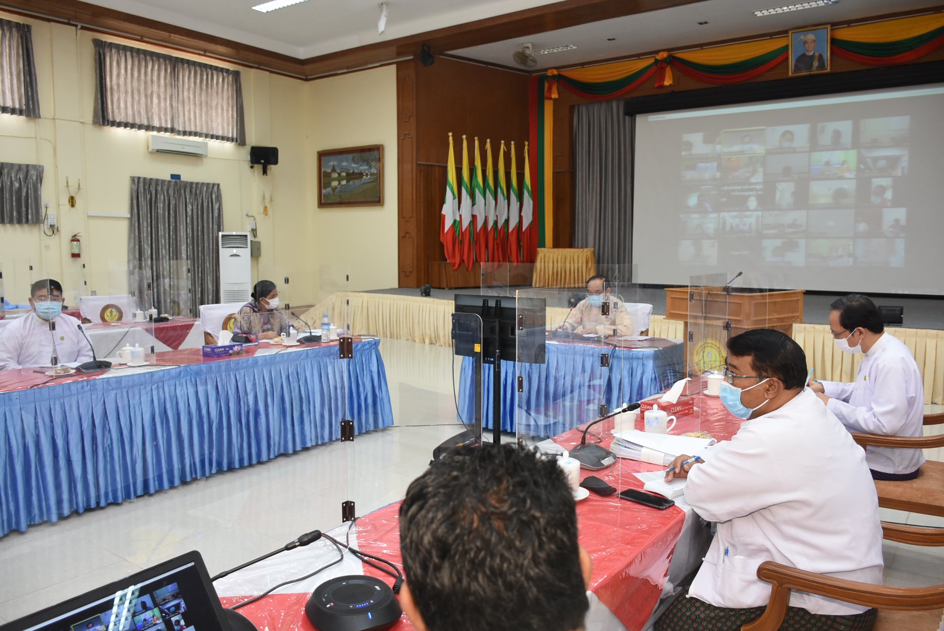 ကိုဗစ်-၁၉ ကပ်ရောဂါအခြေအနေ အရေးကြီးသည့် လမ်းဆုံလမ်းခွရောက်နေပြီဟု ဝန်ကြီးပြော 