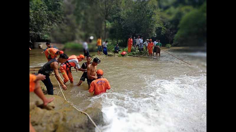 ပွဲကောက်ရေတံခွန်တွင် အမျိုးသား ၂ ဦး ရေနစ်သေဆုံး (ဓာတ်ပုံ)