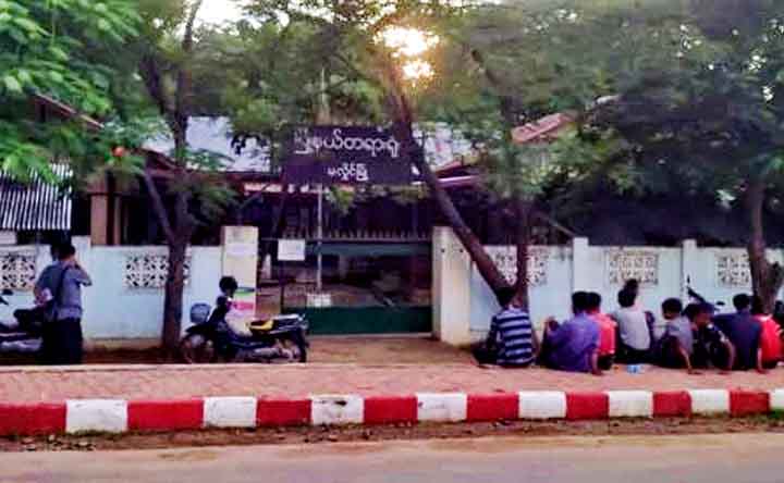 မလှိုင်မြို့တွင် ညမထွက်ရအမိန့်ဖောက်ဖျက်သူ ၁၂ ဦးအား ထောင် ၁ လစီချမှတ်