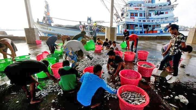 မြန်မာ ရေထွက်ပစ္စည်းနှင့်ကုန်တင် လှေများကို ထိုင်းဘက်မှ စည်းကမ်းတင်းကျပ်