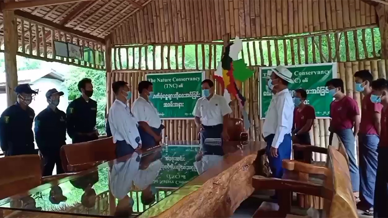 ကိုဗစ်ကြောင့် ပိတ်ထားရသည့် ဒီးဒုတ်ဆင်စခန်း ဝန်ထမ်းများကို ဝါးကုန်ချောလက်မှုပညာ သင်ပေးမည်