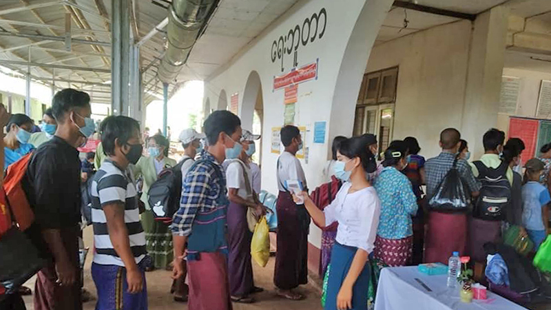 ရေးမြို့ရှိ ဘူတာရုံ ၅ ရုံတွင် ရထားစီးခရီးသည်များအား မှတ်တမ်းရယူ