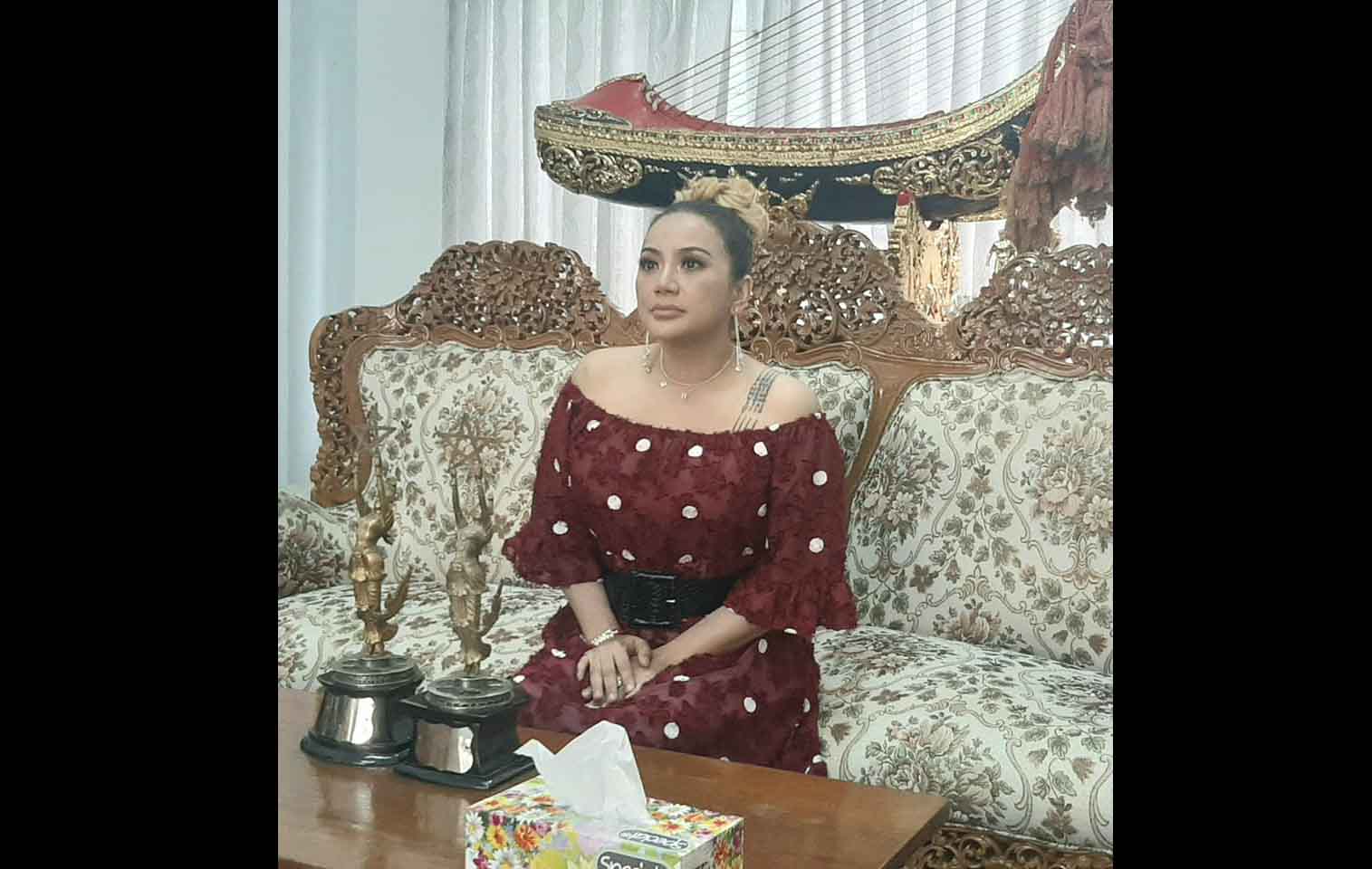 သရုပ်ဆောင် မြတ်ကေသီအောင်က အကယ်ဒမီရွှေစင်ရုပ်တု ၂ ခုကို ရုပ်ရှင်သမိုင်းပြတိုက်သို့ လှူဒါန်း