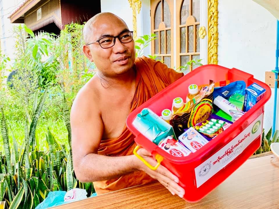 ၃၉ နှစ်ပြည့် နေတိုးမွေးနေ့ ရခိုင်အိမ်ထောင်စု ၃၉ စုကို အခြေခံစားသောက်ကုန်များလှူဒါန်း