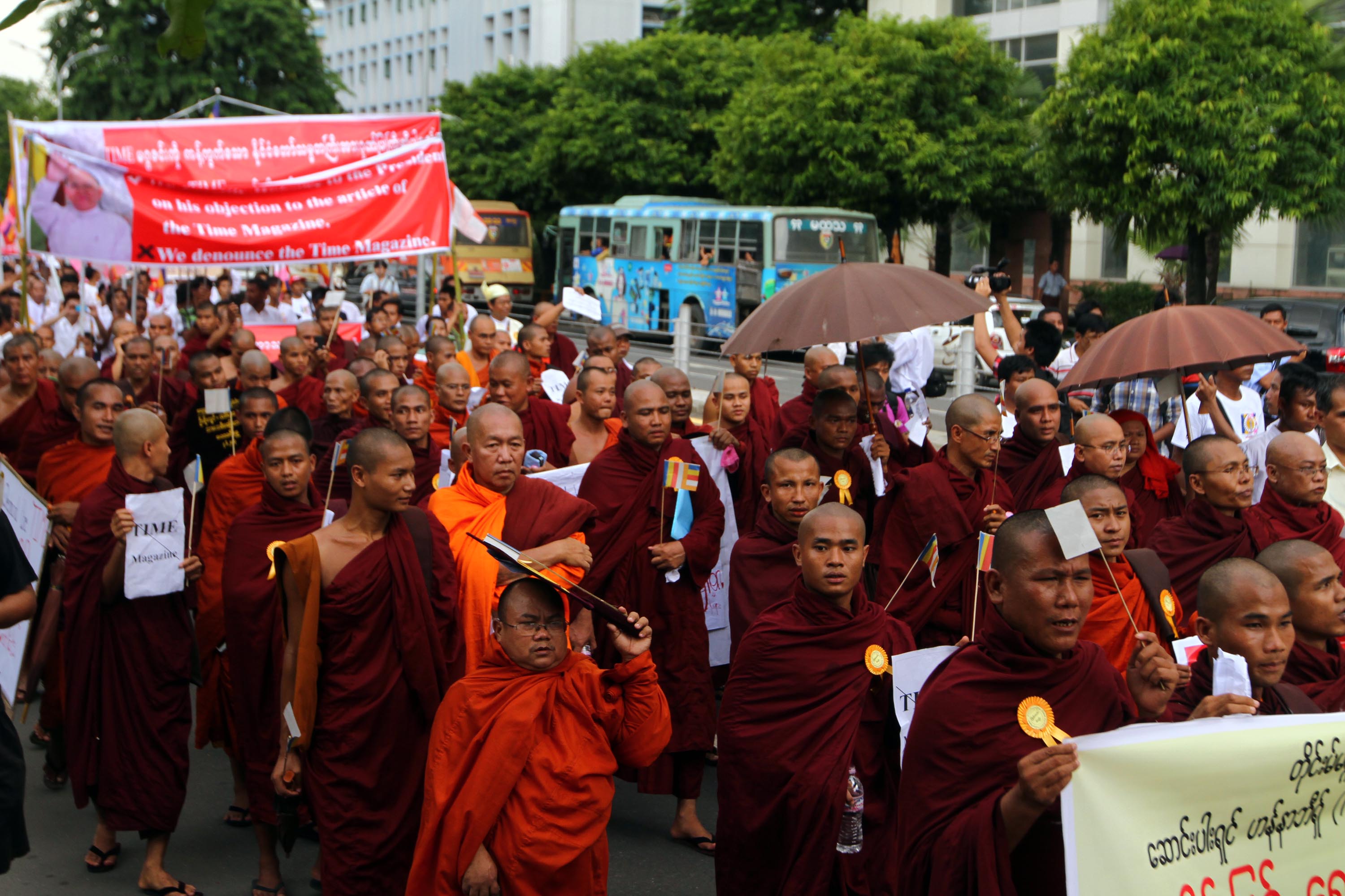 တိုင္း(မ္)မဂၢဇင္းကို ရန္ကုန္မွာ သံဃာေထာင္ခ်ီ ကန့္ကြက္