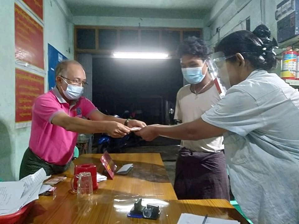 ဘိုကလေးမြို့နယ်၌ ပုံမှန်ဝင်ငွေမရှိသည့် အိမ်ထောင်စု ၃၅၀၀၀ ကျော်ကို ငွေကြေးထောက်ပံ့