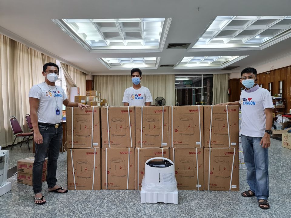 သရုပ်ဆောင်စမိုင်းလ်မိသားစုက ကိုဗစ်လူနာများအတွက် အောက်ဆီဂျင်စက် ၁၀ လုံးလှူ