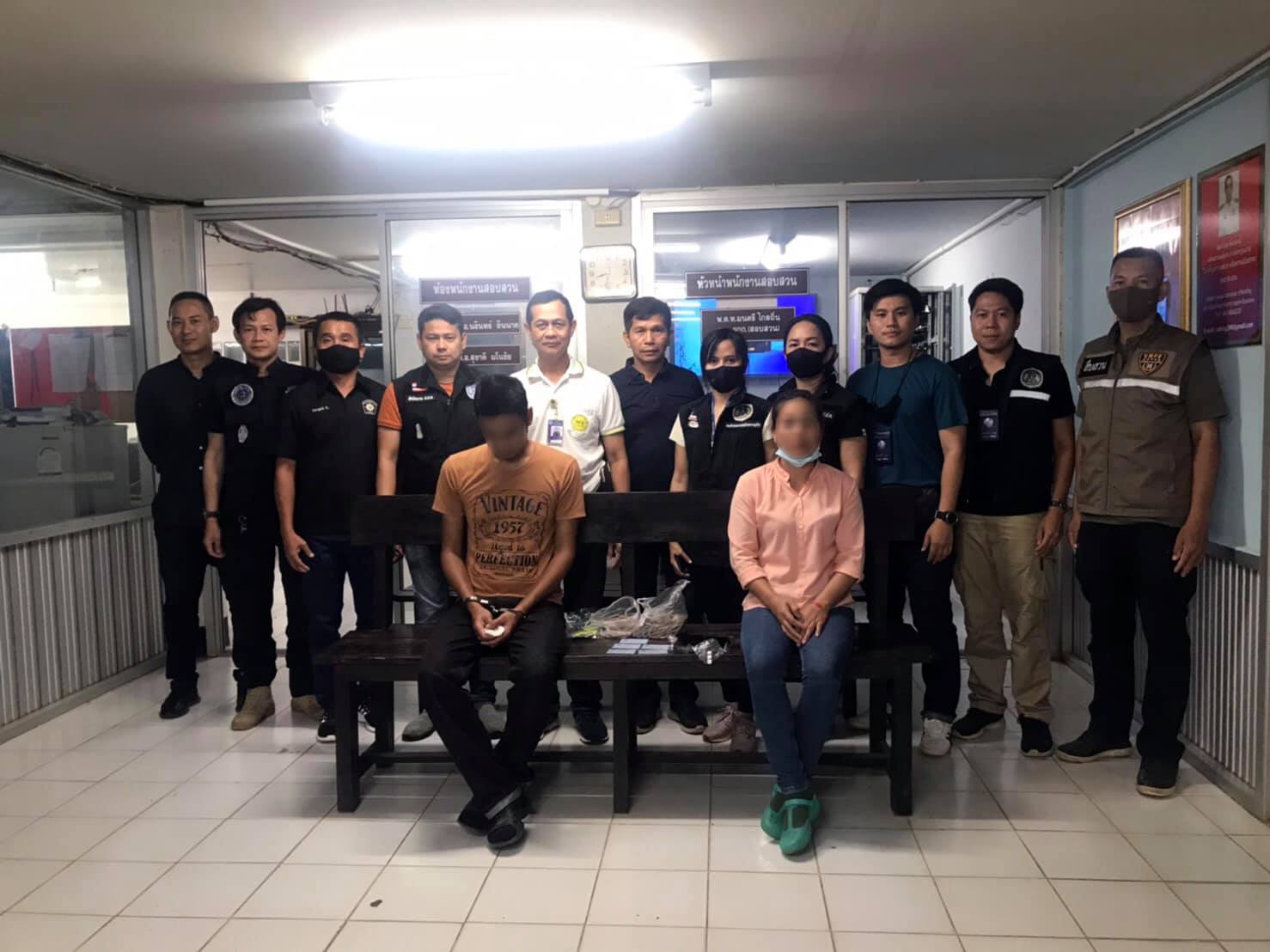 ရွှေ့ပြောင်းလုပ်သားများထံမှ ဘတ်ငွေသောင်းချီယူပြီး ၁၀ နှစ်ခံတောင်ပေါ်သားကတ် ထုတ်ပေးသည့်ပွဲစား ဖမ်းဆီးခံရ 