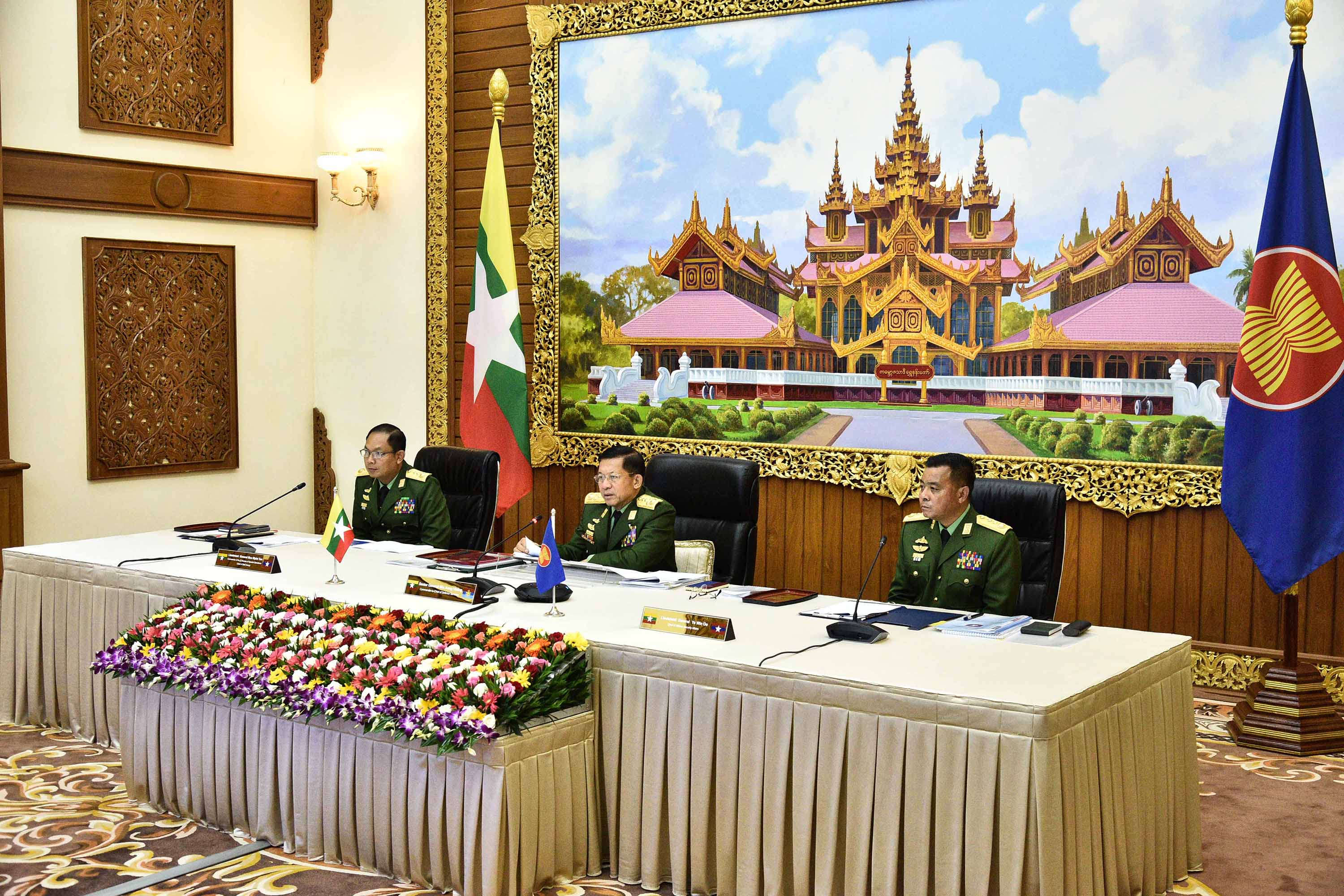 အာဆီယံကာကွယ်ရေးဦးစီးချုပ်များ အစည်းအဝေး ဗိုလ်ချုပ်မှူးကြီးတက်ရောက် (ဓာတ်ပုံ) 
