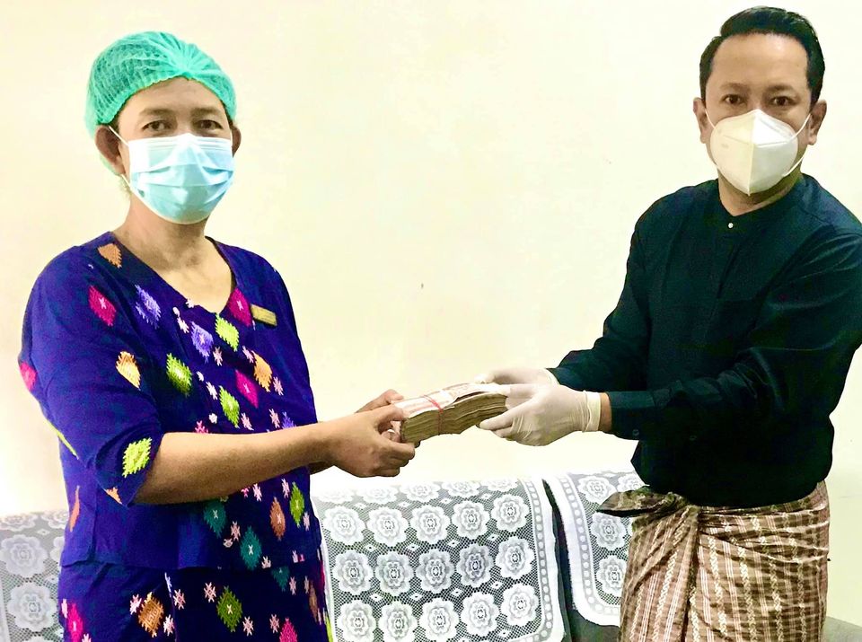 ခန့်စည်သူနှင့် မေတ္တာသင်္ဂဟအဖွဲ့ အောင်ဆန်းတီဘီဆေးရုံကို ငွေနှင့်ဆန် လှူဒါန်း