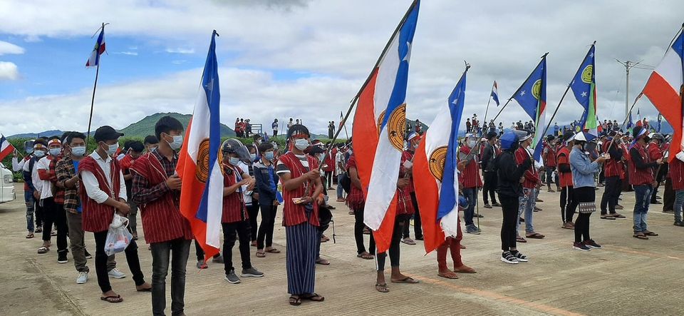 ဒီးမော့ဆိုတွင် ပြည်နယ်အခြေစိုက်ပါတီ ၂ ခုကို ဝန်းရံသူ ၆၀၀ ခန့်မဲဆွယ်လှည့်လည်