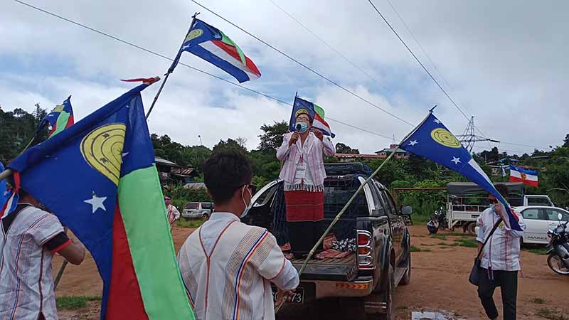 ကယားနှင့်ကယန်းပါတီ ၂ ခု ဒီးမော့ဆိုမြို့နယ်အနောက်ခြမ်း၌ မဲဆွယ်စည်းရုံး (ဓာတ်ပုံ)