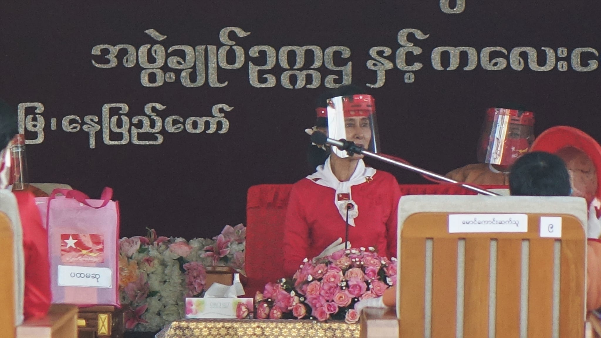 အောင်နိုင်ရေးနှစ်မျိုးအတွက် ဆောင်ရွက်နေဟု ဒေါ်အောင်ဆန်းစုကြည်ပြော